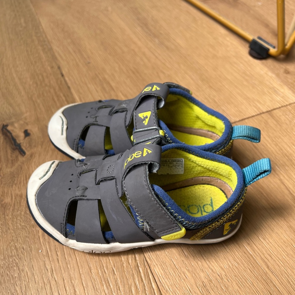 Plae Sandals Size 8.5 Toddler
